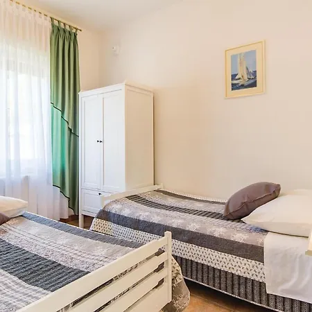 2 Bedroom Pet Friendly In *