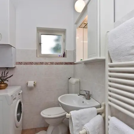 2 Bedroom Pet Friendly In Medulin